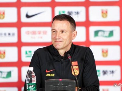 开云体育官网-球队连续客场不胜，主帅面临严峻考验