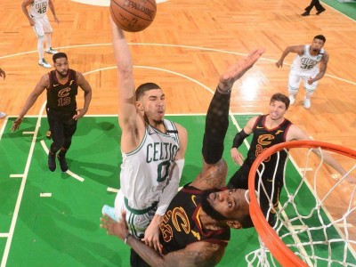 开云体育官网-热火力擒尼克斯，星光熠熠再续NBA传奇