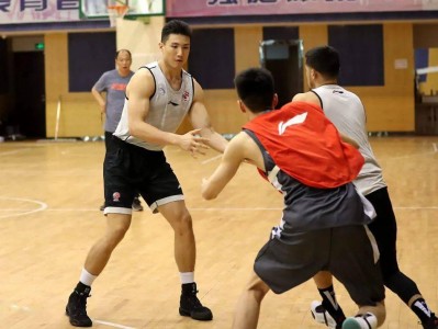 开云体育官网-奥贝克帕：与易建联的默契配合让我更加融入广东男篮