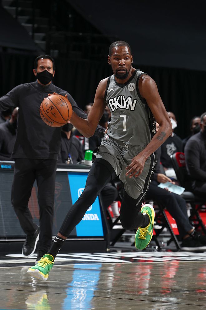 勇士主帅凯文·杜兰特宣布退役，结束13年NBA生涯