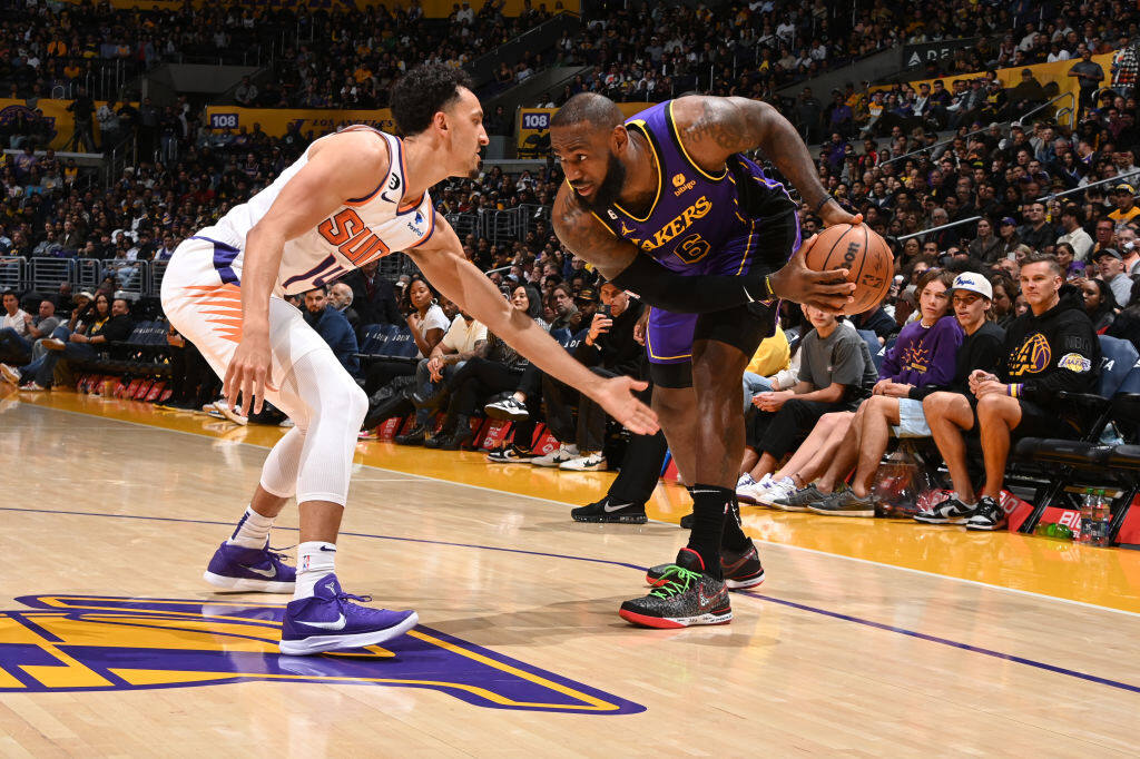 NBA季后赛历史性一战，连环绝杀震惊全场