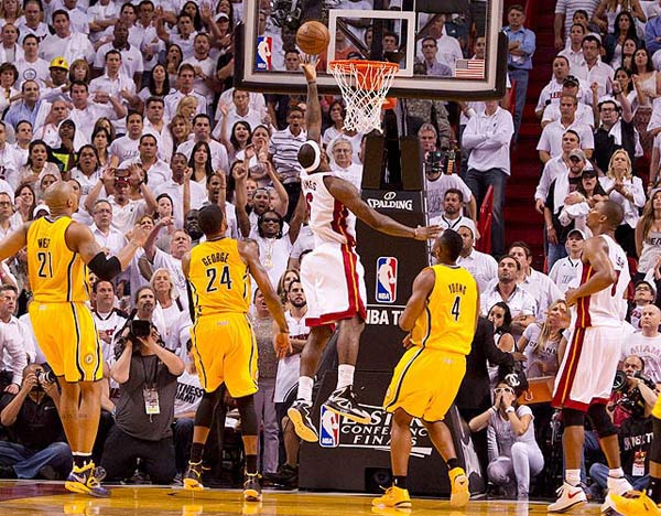 NBA季后赛历史性一战，连环绝杀震惊全场