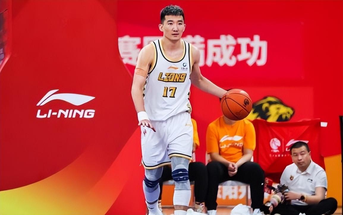 广厦男篮客场小取胜利，积分追平第三